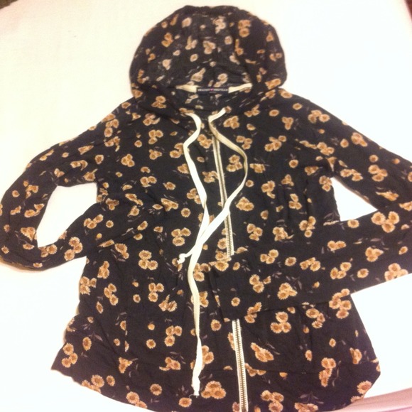 🔵TRADED🔵Brandy Melville Black Sunflower Sydney - Picture 2 of 4