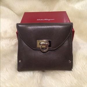 salvatore ferragamo wallet