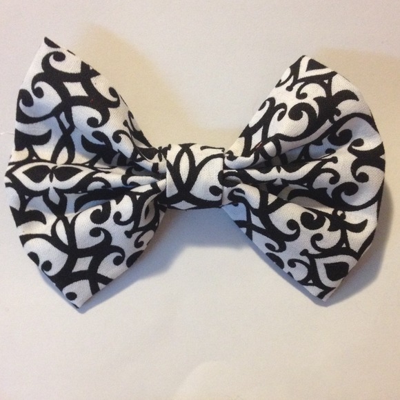 Gorgeous hair bow!