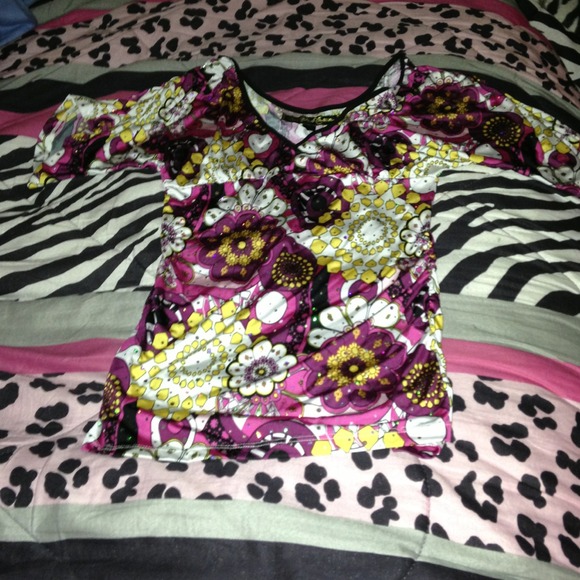 Sparkling the v-neck floral top