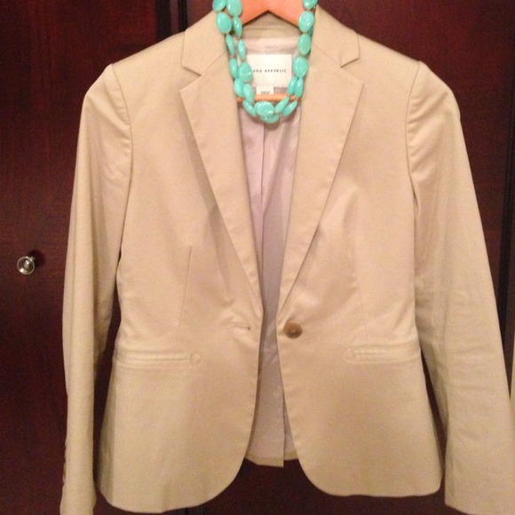 Khaki colored fitted blazer
