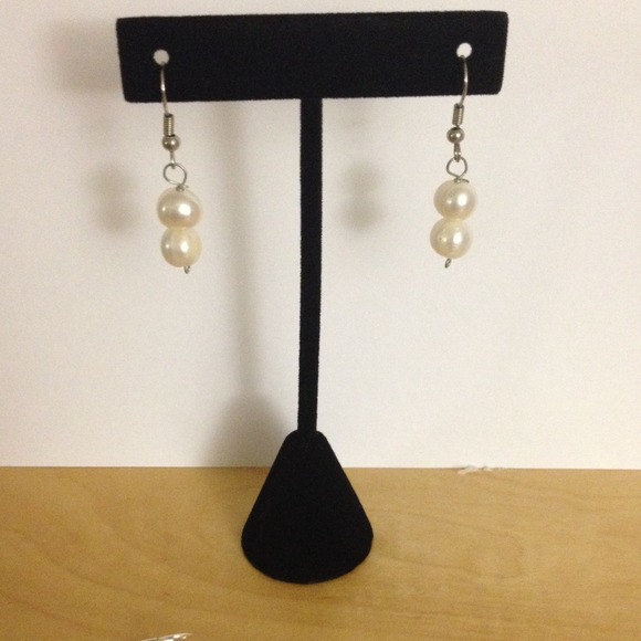 Fresh water cultured pearls drop earrings