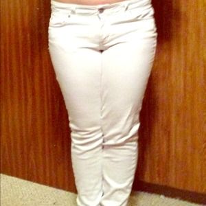 White skinny jeans
