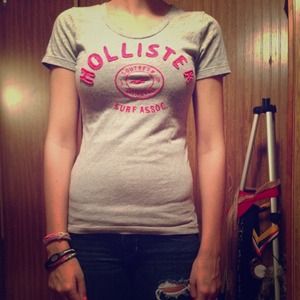 Hollister grey & pink t-shirt
