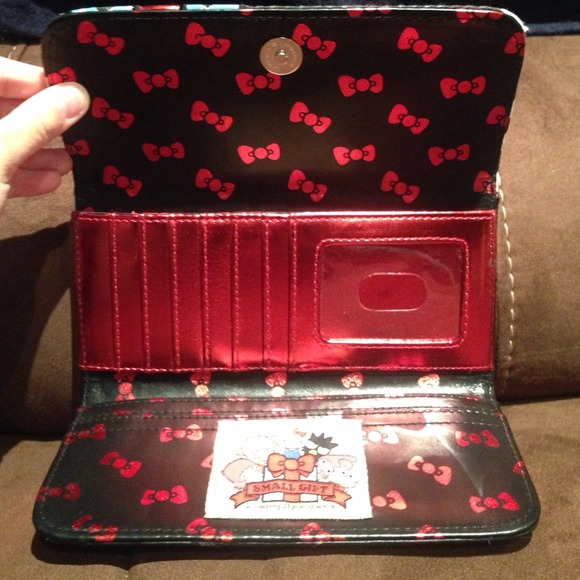 🚫SOLD🚫 Hello Kitty Wallet - Picture 2 of 3