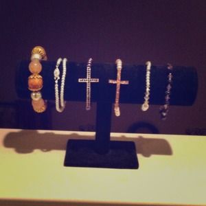 Bracelet rack !! So cute black!!