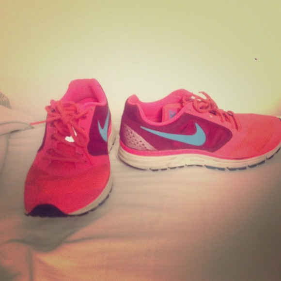 Nike Vomero 8 size US 9 - worn on two hikes, 1 run