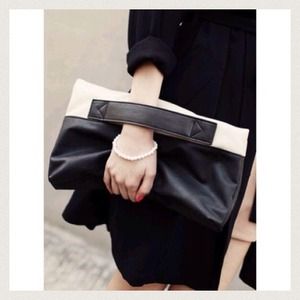 🎀 HOST PICK 🎀 Black Folded Clutch