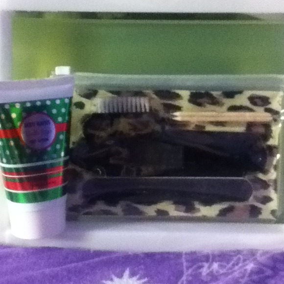 Forever 21 pedicure set and foot lotion