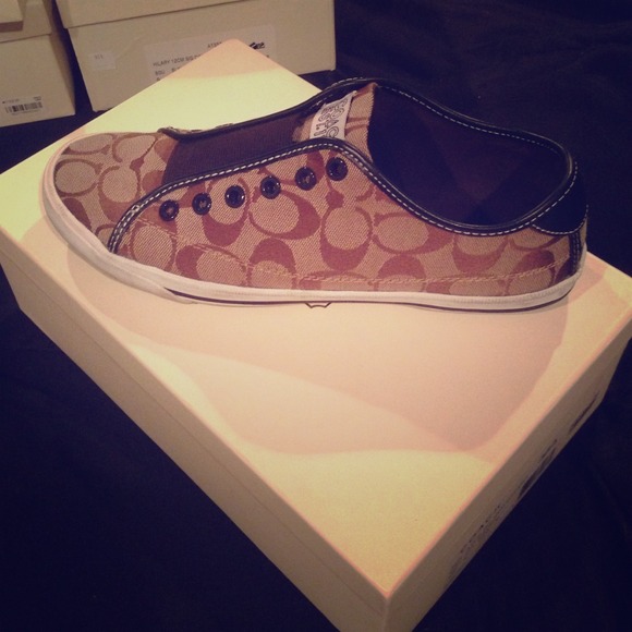 🚫ON HOLD🚫Brown coach shoes