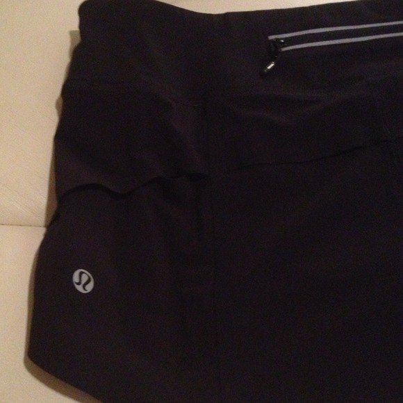🚫Sold🚫lululemon speed short size 4 black - Picture 2 of 4