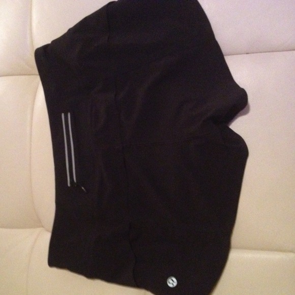 🚫Sold🚫lululemon speed short size 4 black - Picture 4 of 4
