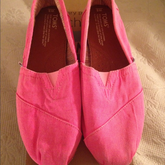 NWOT Hot pink TOMS 💕