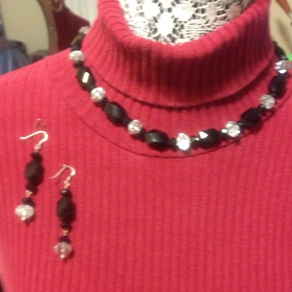 💞 Faceted Black onyx separated by amazing crystal