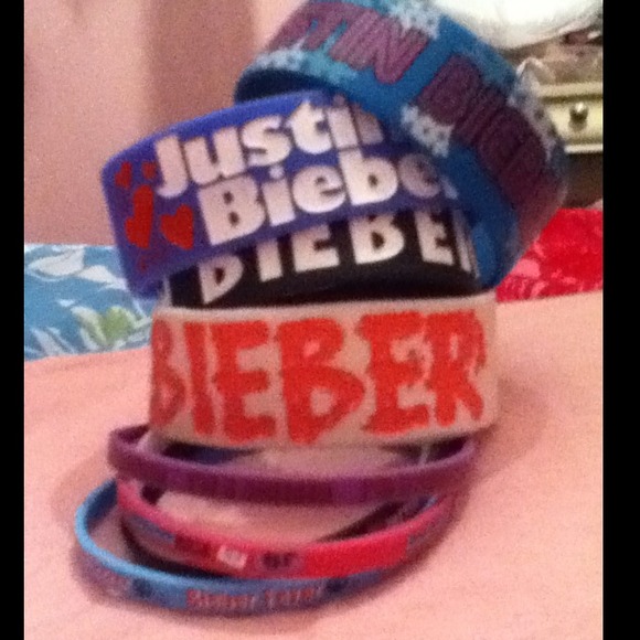 9 Justin Bieber bracelets