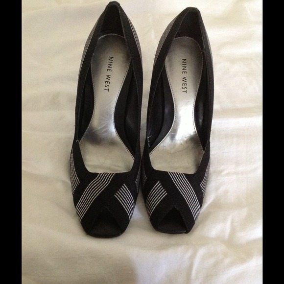 🏁 SOLD 🏁 📍Nine West Peek Toe pump