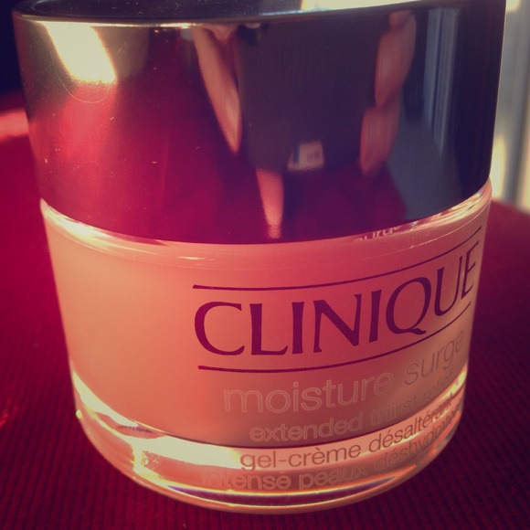 💫Sold 💫Clinique moisture surge