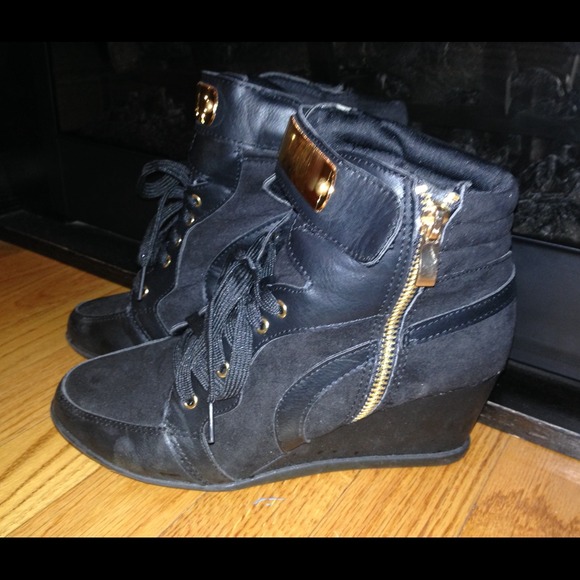 Wedges sneakers very fancy with gold zipper