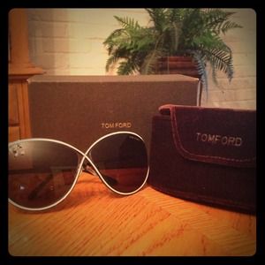 💢RESERVED💢Tom Ford Sunnies