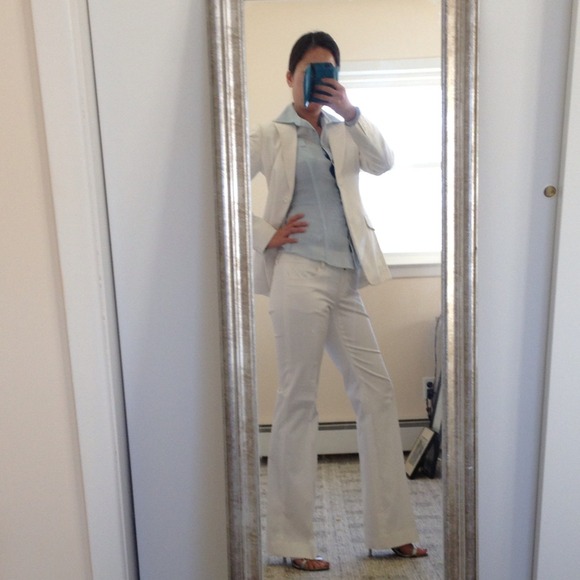 ⬇ Was 50⬇ Elie tahari light blue shirt