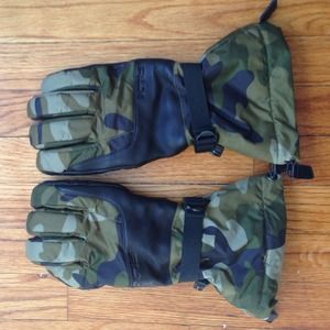 Camo fabric and soft leather RLX gloves