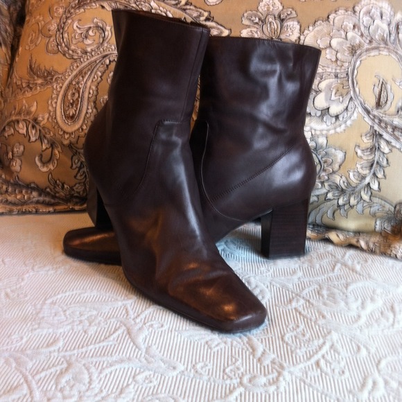 Brown ankle boots.