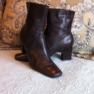 Brown ankle boots.