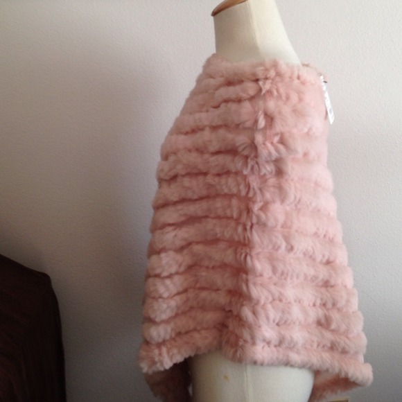 Pink Rabbit fur shawl - Picture 5 of 5