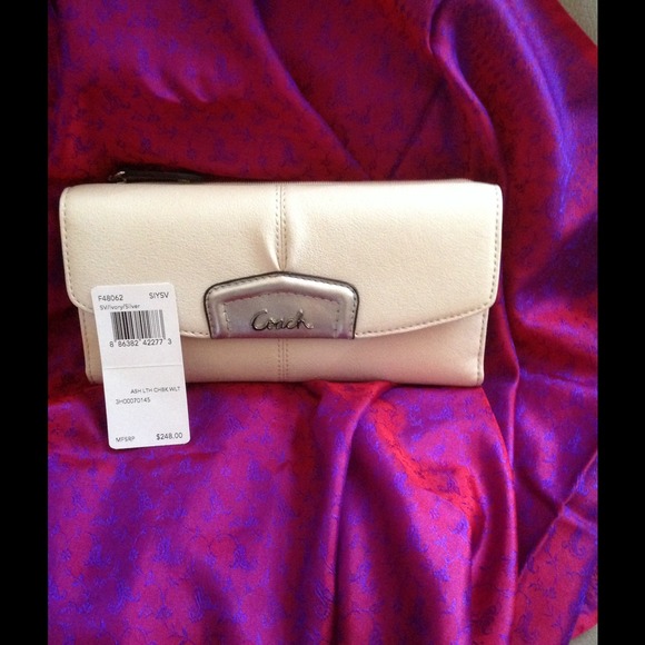 NWT Coach Leather Wallet