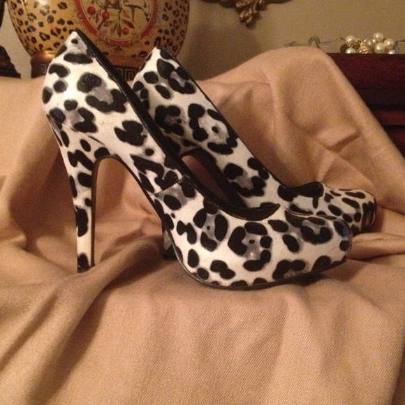 🎉FINAL Animal print stilettos