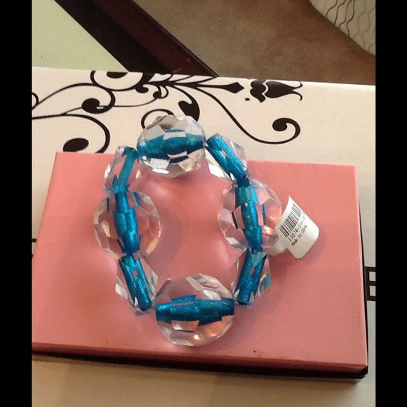 BUNDLE AND SOLD - Picture 2 of 2