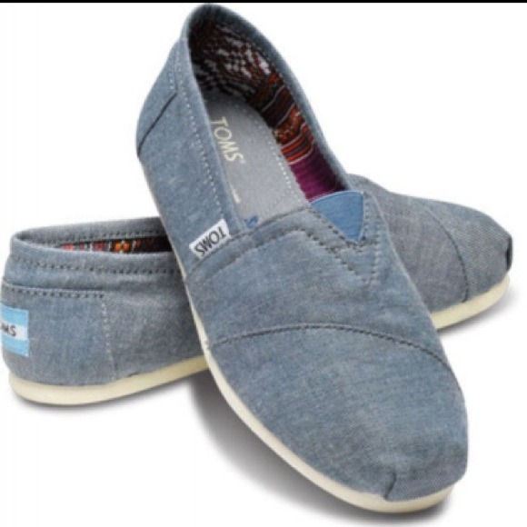 🌟RESERVED🌟Women classics toms