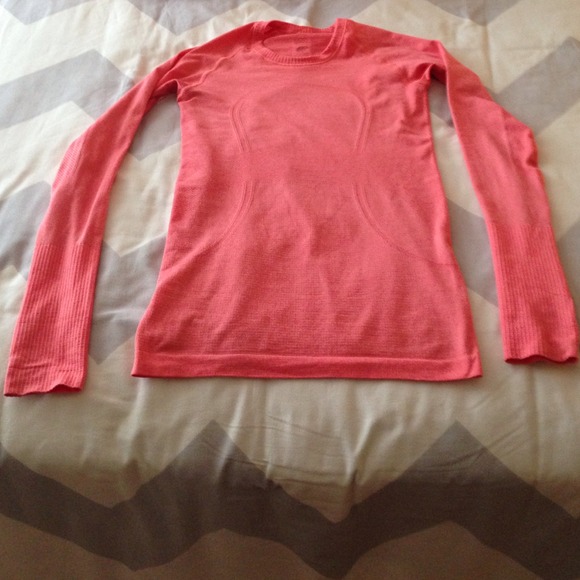 Sold! Lululemon - LS swiftly, light flare - Picture 1 of 2