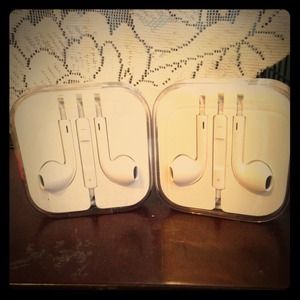 2 Apple iPod or iPhone earphones
