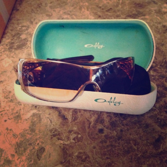 Oakleys with case(: