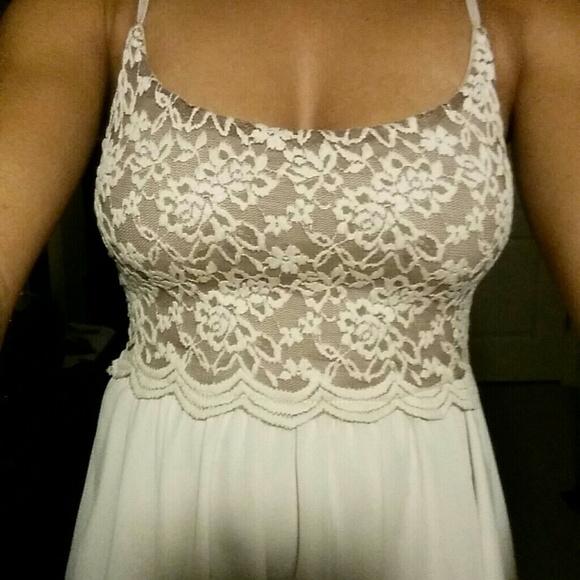 ❌SOLD❌Cream Flowy lace dress - Picture 4 of 4