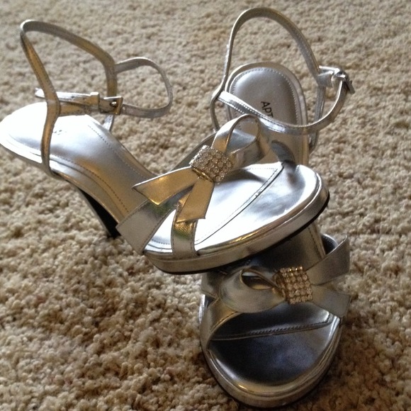 Apartment 9, silver size 6 dressy shoes!