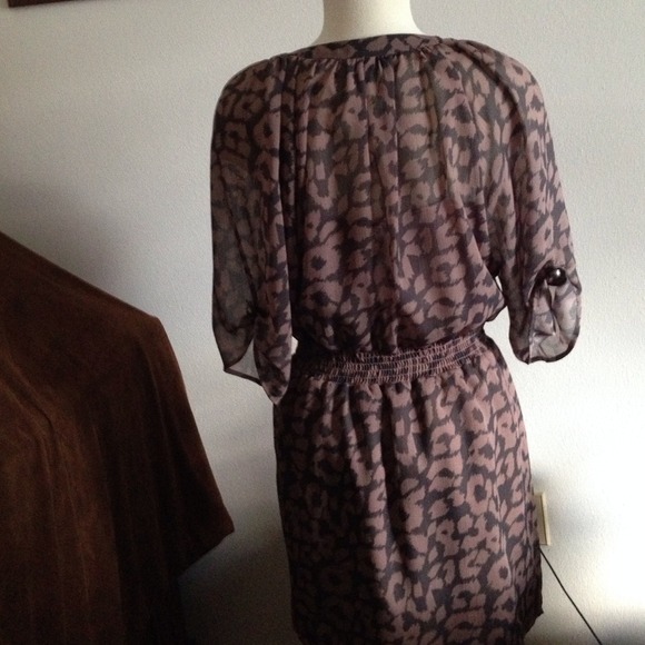 Dress - Picture 3 of 4