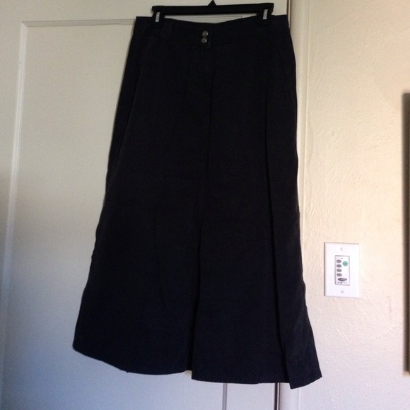 Charter club skirt black gently worn