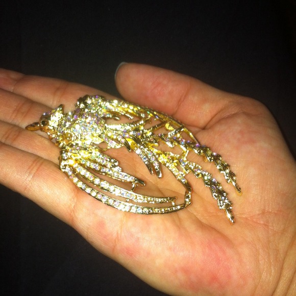 NWOT Swarovski crystal element broach pin.