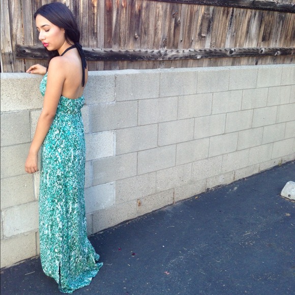 X BUNDLED X  GUESS Halter Maxi Dress - Picture 4 of 4