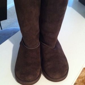 HOLD @elvia1002..Brown Uggs..Super condition -
