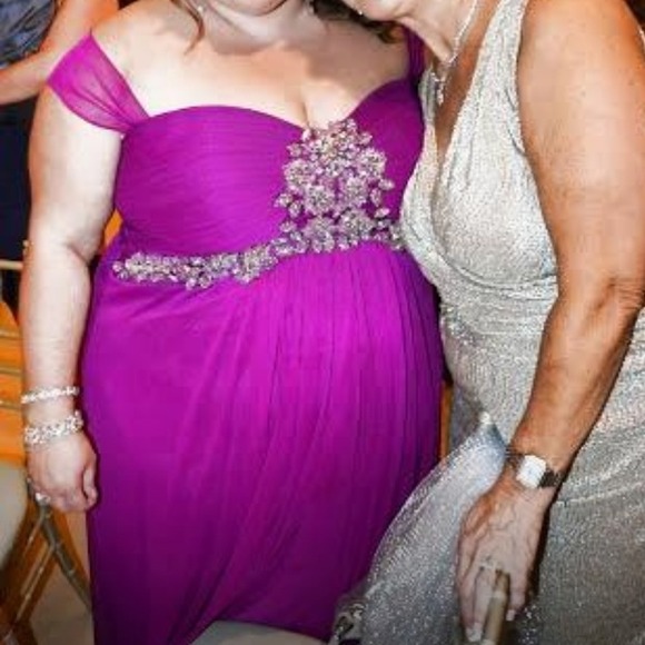 Xscape magenta gown - Picture 2 of 2
