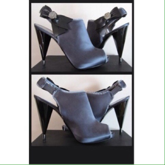 ❌❌❌SOLD❌❌❌🌹4XHP🌹Marc Jacobs Satin Heels 7.5 - Picture 2 of 4