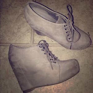 Gray wedges (SOLD W/BUNDLE)