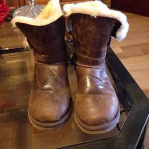 Distressed auth. UGG boots