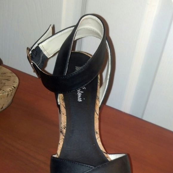 Heels - Picture 3 of 4