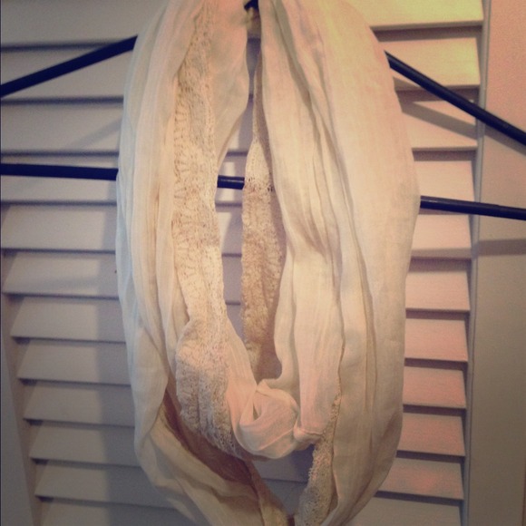 NWOT American Eagle Out. Cream Lace Infinity Scarf