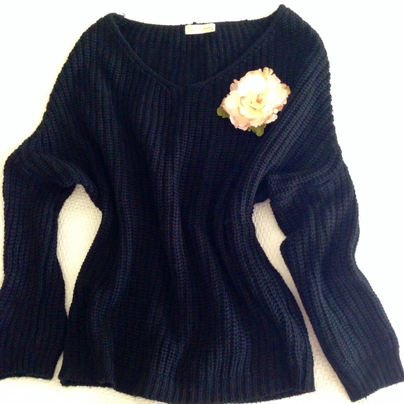 💥 Oversize Black V-Neck Sweater - Picture 1 of 3