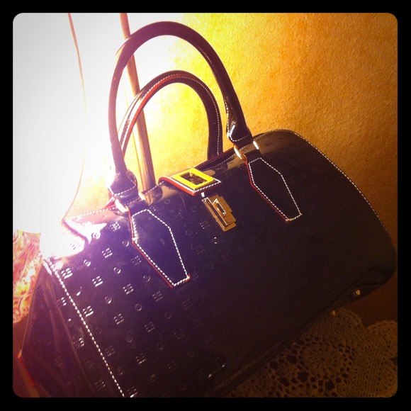 ARCADIA Paten Leather Purse